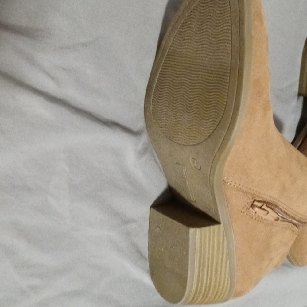 Boots - Picture 3 of 3